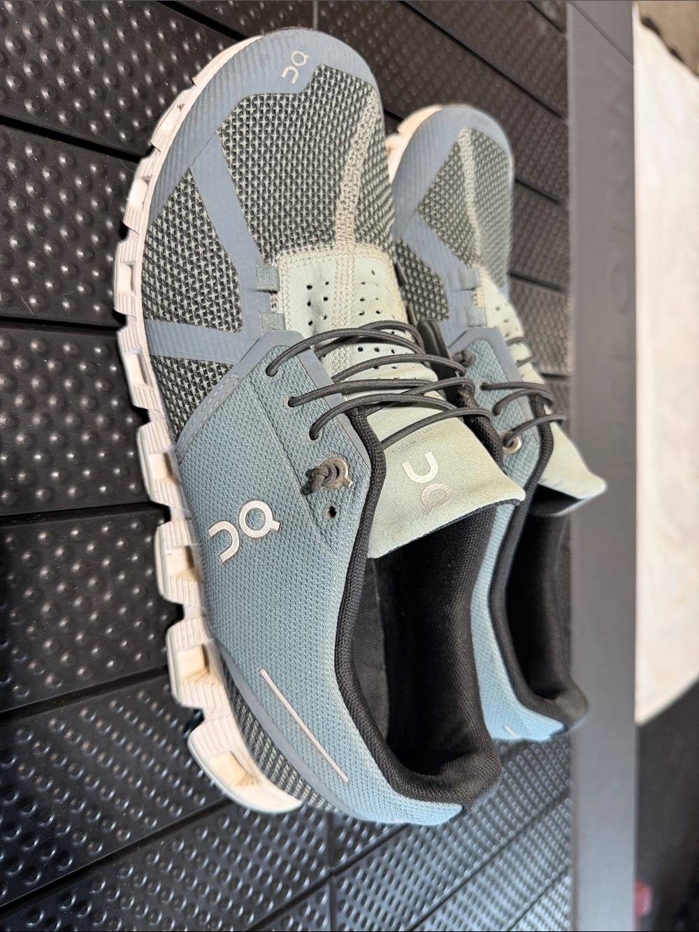 On cloud “cloud” womens shoes. SZ 10.